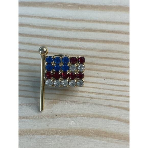 American Flag Rhinestone Lapel Pin Gold Tone Patriotic Pin - Picture 1 of 3